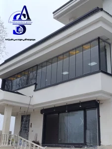 عکس جان پناه شیشه ای ساختمان