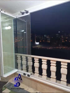 شیشه بالکن ریلی تاشو با ترکیب جان پناه بتنی برای حفاظت بیشتر