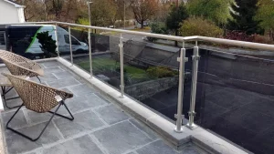 نرده شیشه ای دودی با پروفیل آلومینیومی