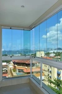 پوشاندن بالکن با شیشه بالکن تاشو